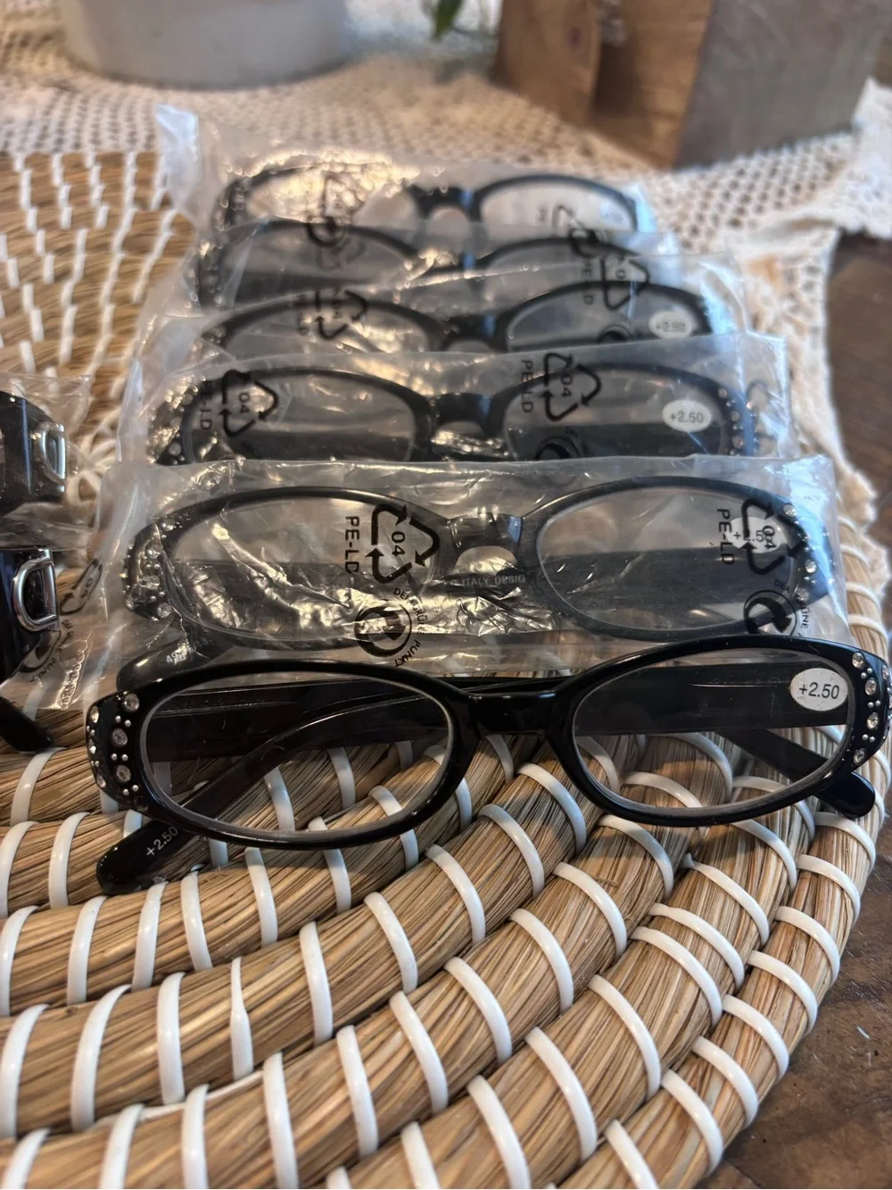 ITALY DESIGN Black Reading Glasses with Rhinestone Detail - +2.50 & +3.00 Eight